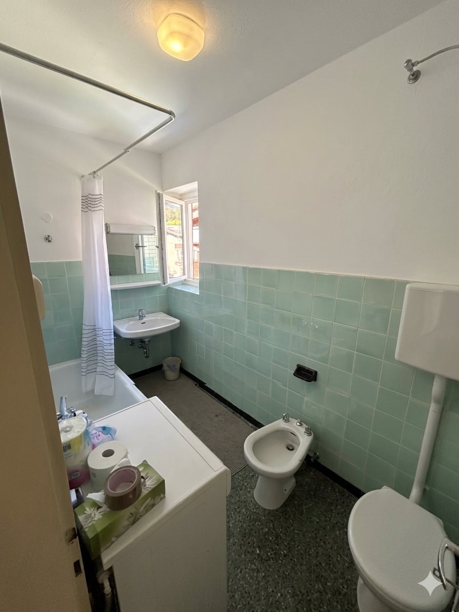 Badezimmer der Wohnung in gepflegtem Originalzustand